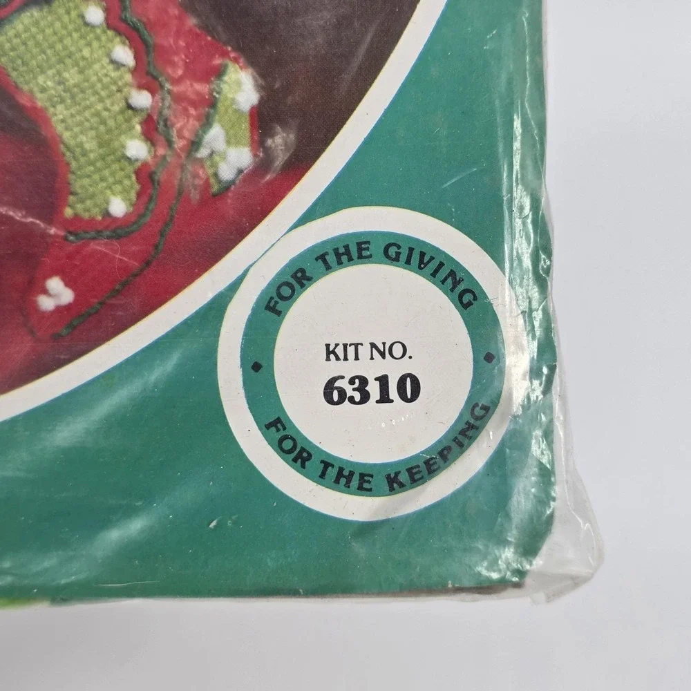 Paragon Needlecraft Christmas Cheer Ornament Kit 6310 Vintage 1978 Set of 4 Red